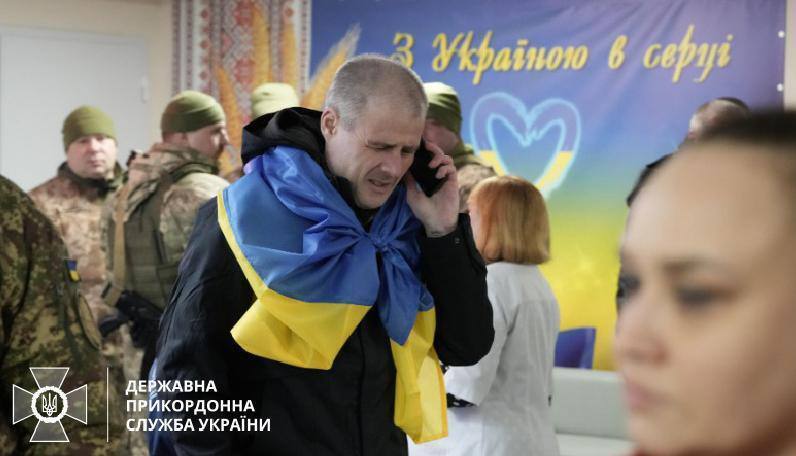 Hugs and tears of happiness: the State Border Guard Service of Ukraine showed emotional photos of border guards released from Russian captivity