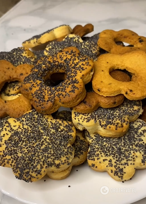 Ready-made homemade cookies with poppy seeds