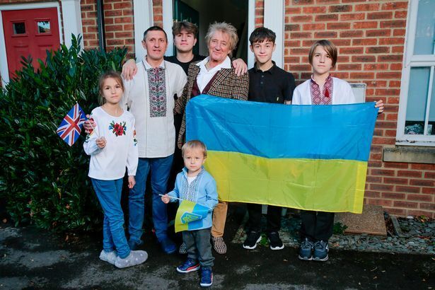 Rod Stewart left nearly £10,000 in tips for the 5-star hotel staff: he previously made a generous gift to refugees from Ukraine
