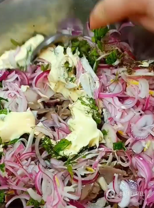 Simple salad with chicken gizzards: dressed with mayonnaise