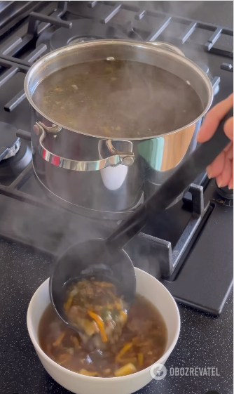 Buckwheat soup with wild mushrooms: a simple and refined recipe, perfect after the holidays