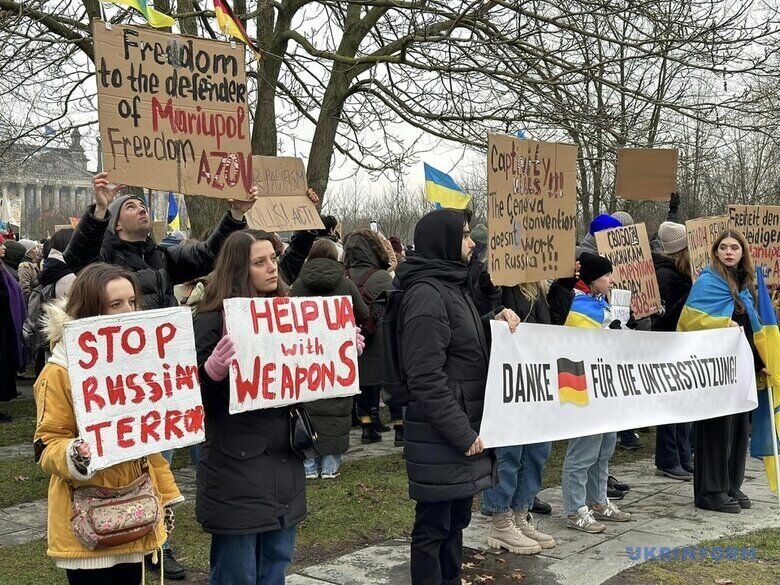 Ukrainians around the world hold rallies demanding increased military aid to Ukraine. Photos