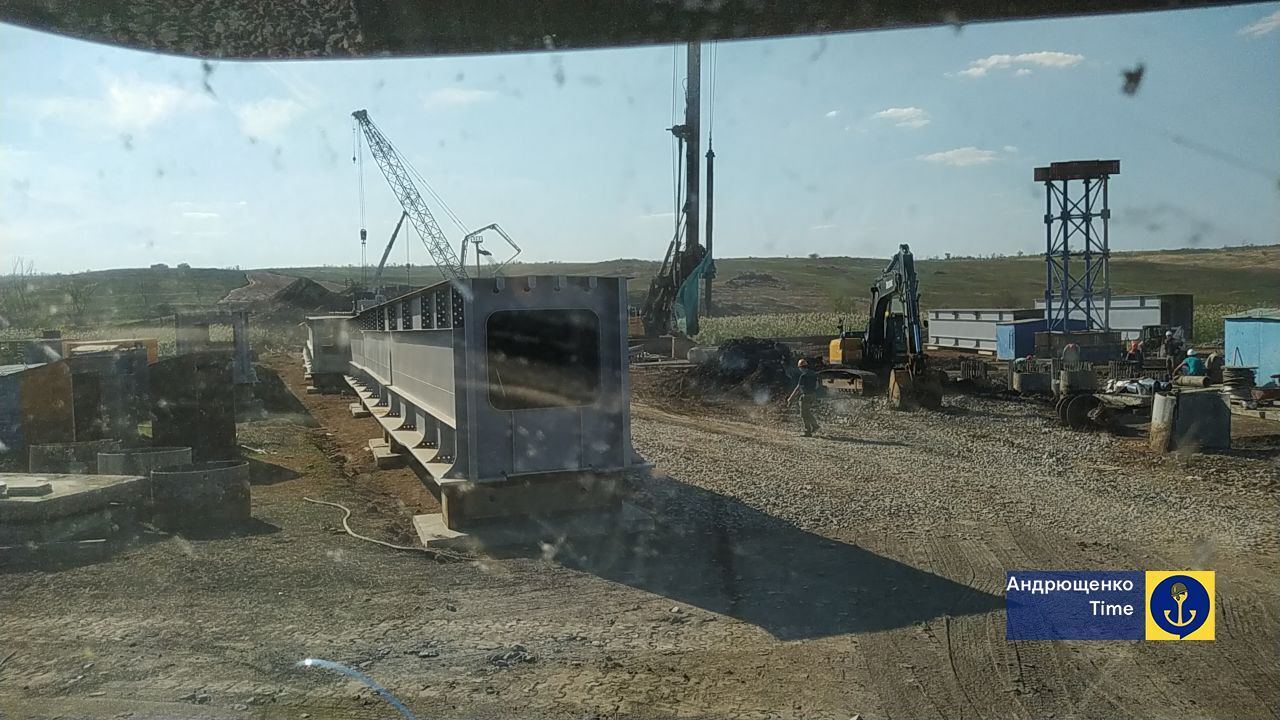 No railroad connection with Russia for a long time: AFU destroys the occupants' unfinished bridge near Mariupol