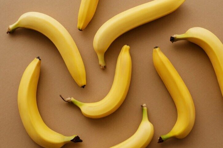 What to do with bananas, so that they do not turn black for a long time: elementary lifehack