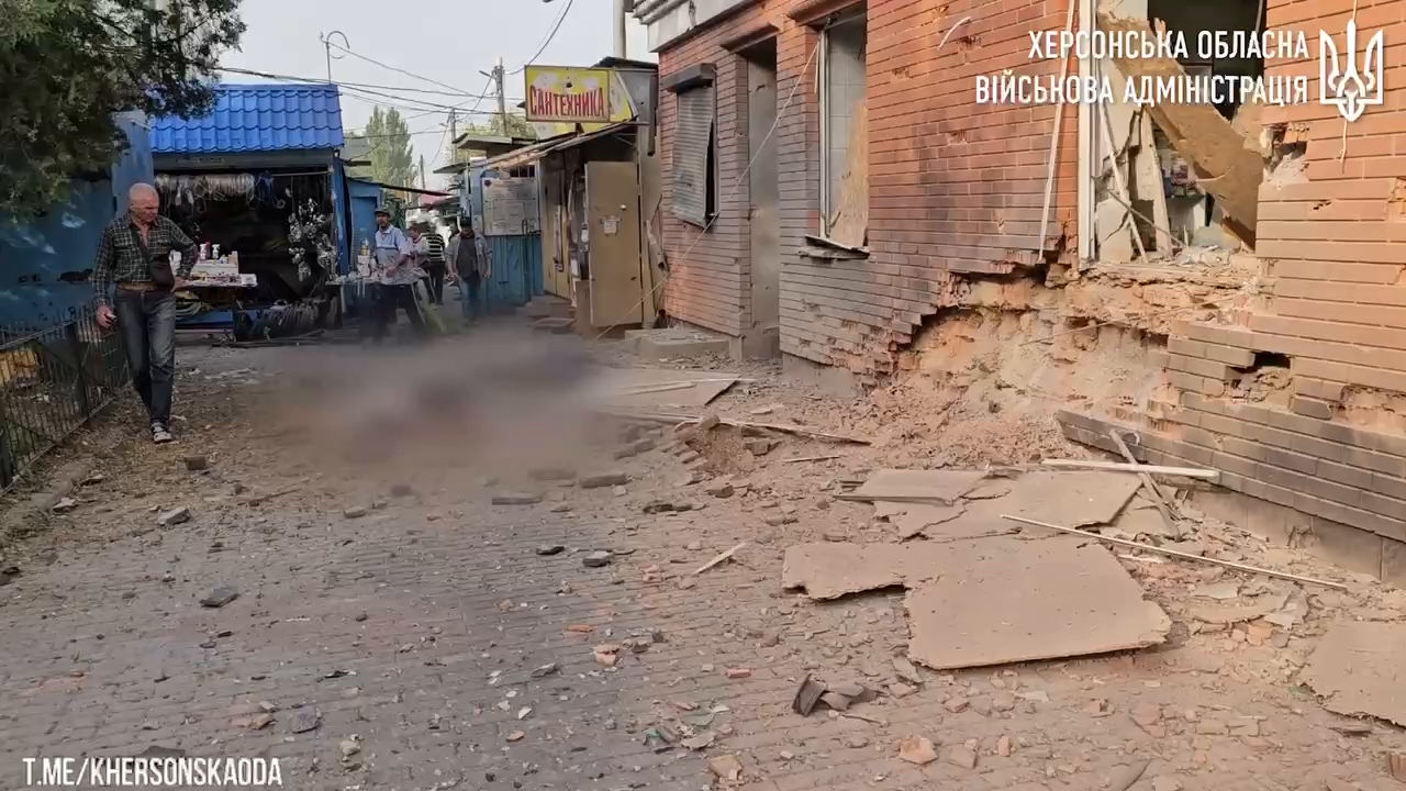 Occupants attacked a market in the center of Kherson: six people were killed and others injured. Video