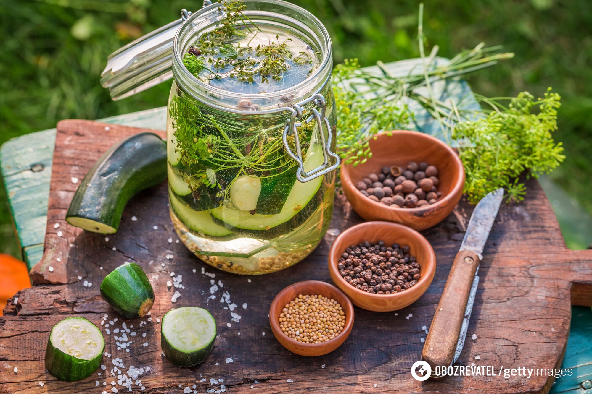 How to pickle zucchini deliciously.