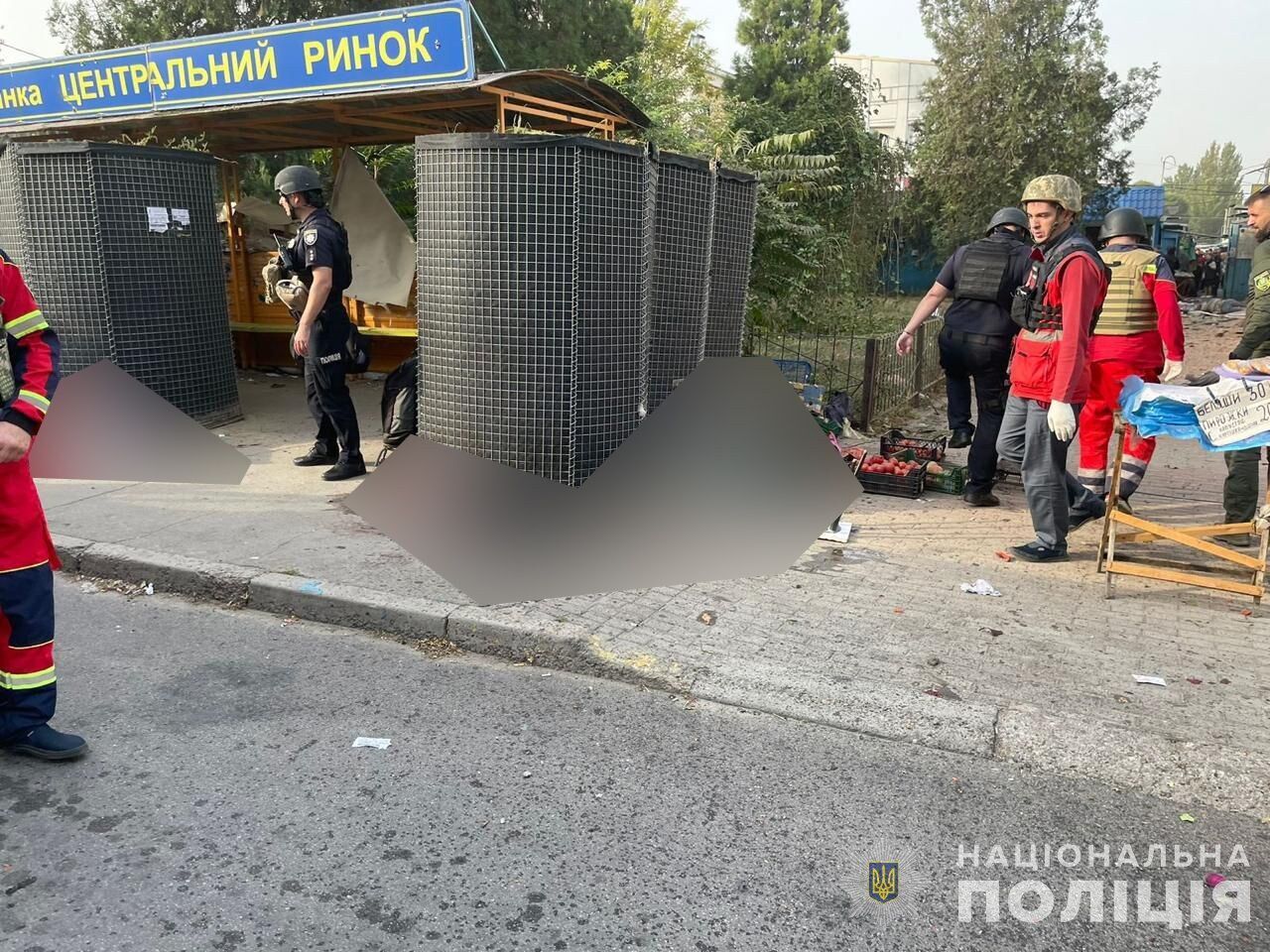 Okupanci zaatakowali rynek w centrum Chersonia: sześć osób zginęło, a inne zostały ranne. Wideo