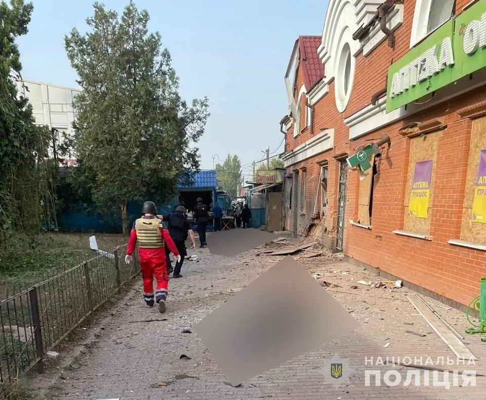 Okupanci zaatakowali rynek w centrum Chersonia: sześć osób zginęło, a inne zostały ranne. Wideo