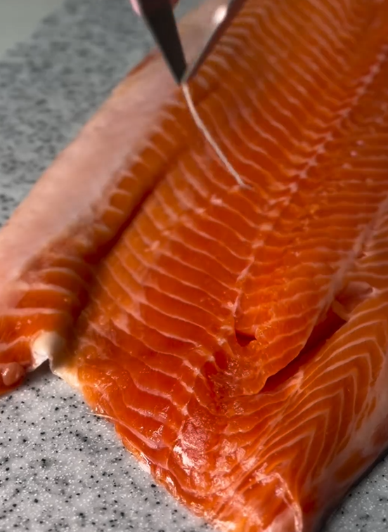 Juicy salmon in the oven: what to do with fish before cooking