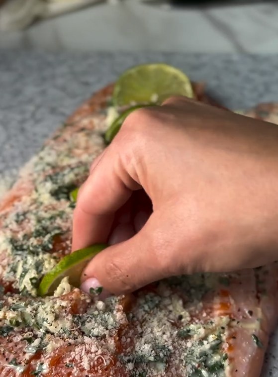 Juicy salmon in the oven: what to do with fish before cooking