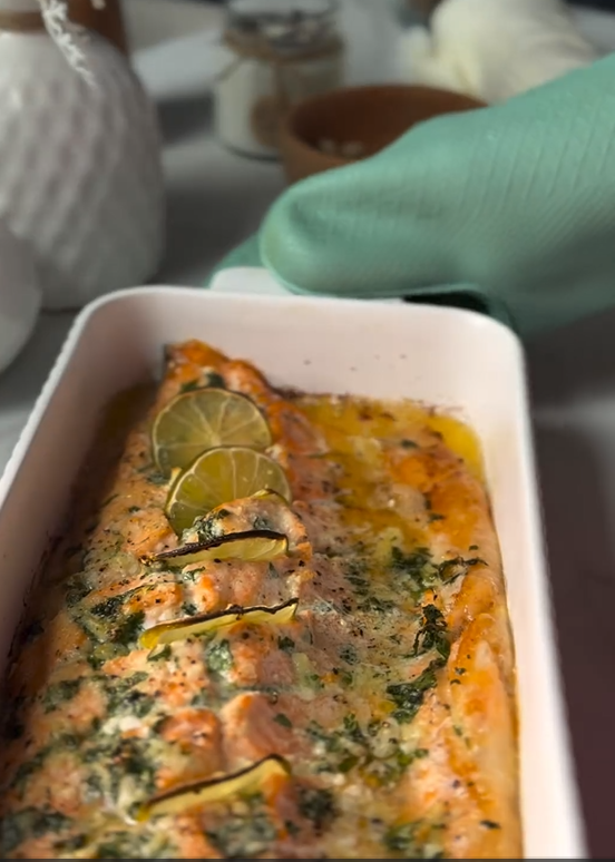 Juicy salmon in the oven: what to do with fish before cooking