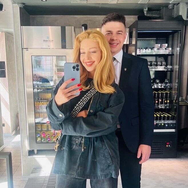 Tina Karol was suspected of having an affair with a 9 years younger man: what is known about him