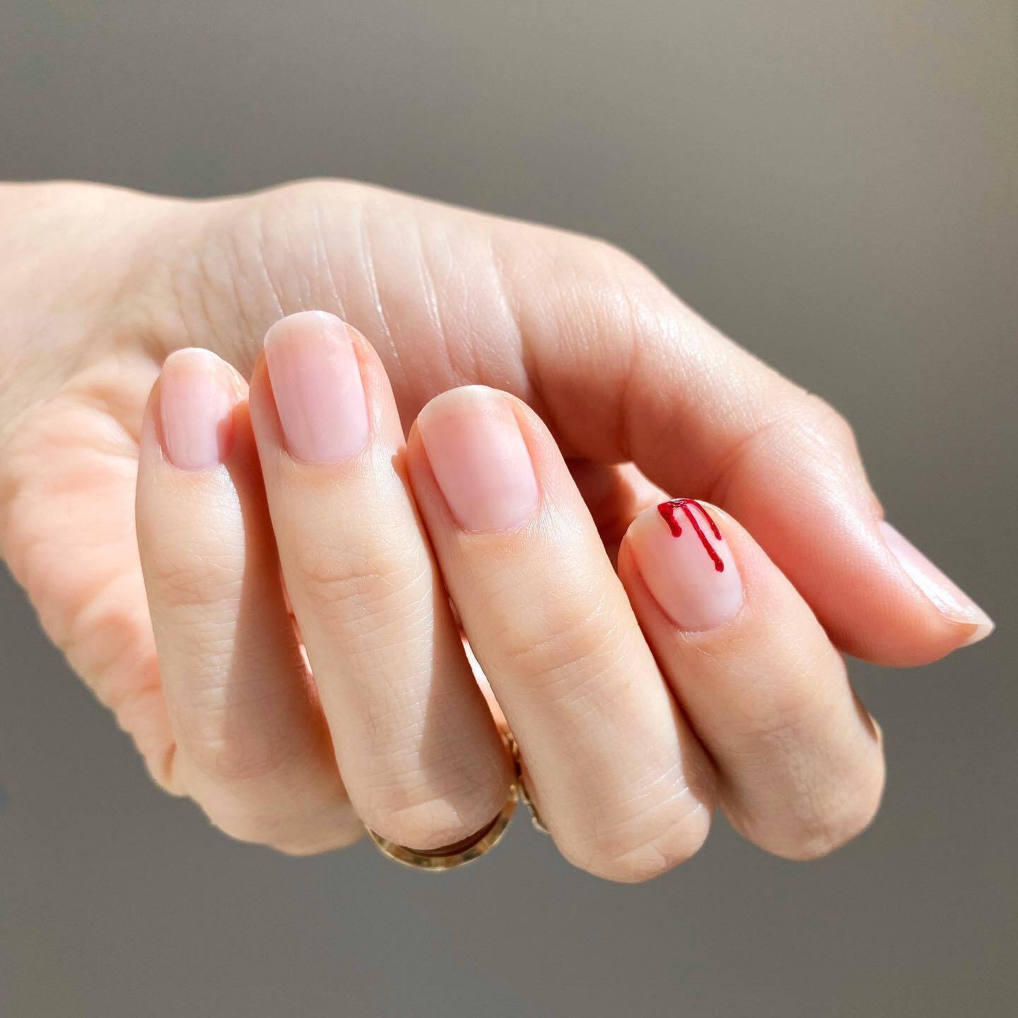 Nadchodzi Halloween: proste pomysły na manicure, które tchną mistycyzmem i strachem