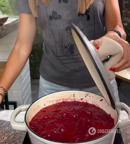 Borscht can be cooked much faster: a recipe for a universal dressing for the winter