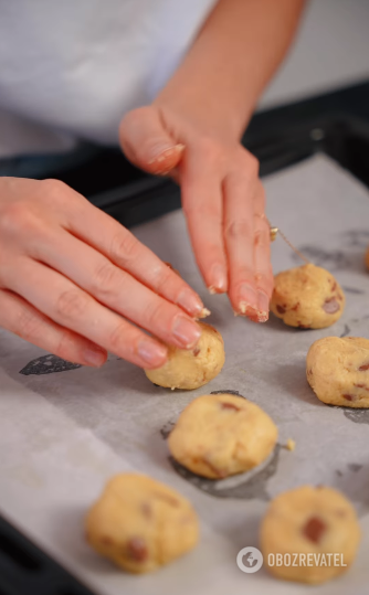 Fall chocolate cookies for breakfast: a simple recipe