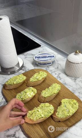 Original and delicious bruschetta with avocado and cherry tomatoes: how to cook