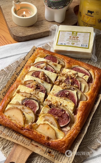 Autumn pear, fig, and cheese sandwich: can be eaten as a separate dish or used as a wine appetizer