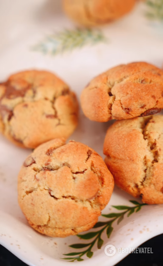 Fall chocolate cookies for breakfast: a simple recipe