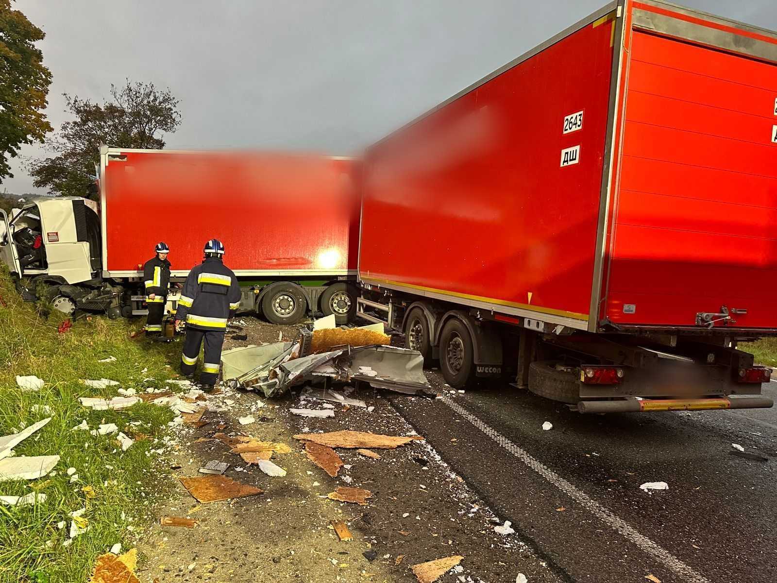 A large-scale accident involving a Warsaw – Odesa bus has occurred in the Lviv region: three people were killed and more than 30 injured. Photos and video