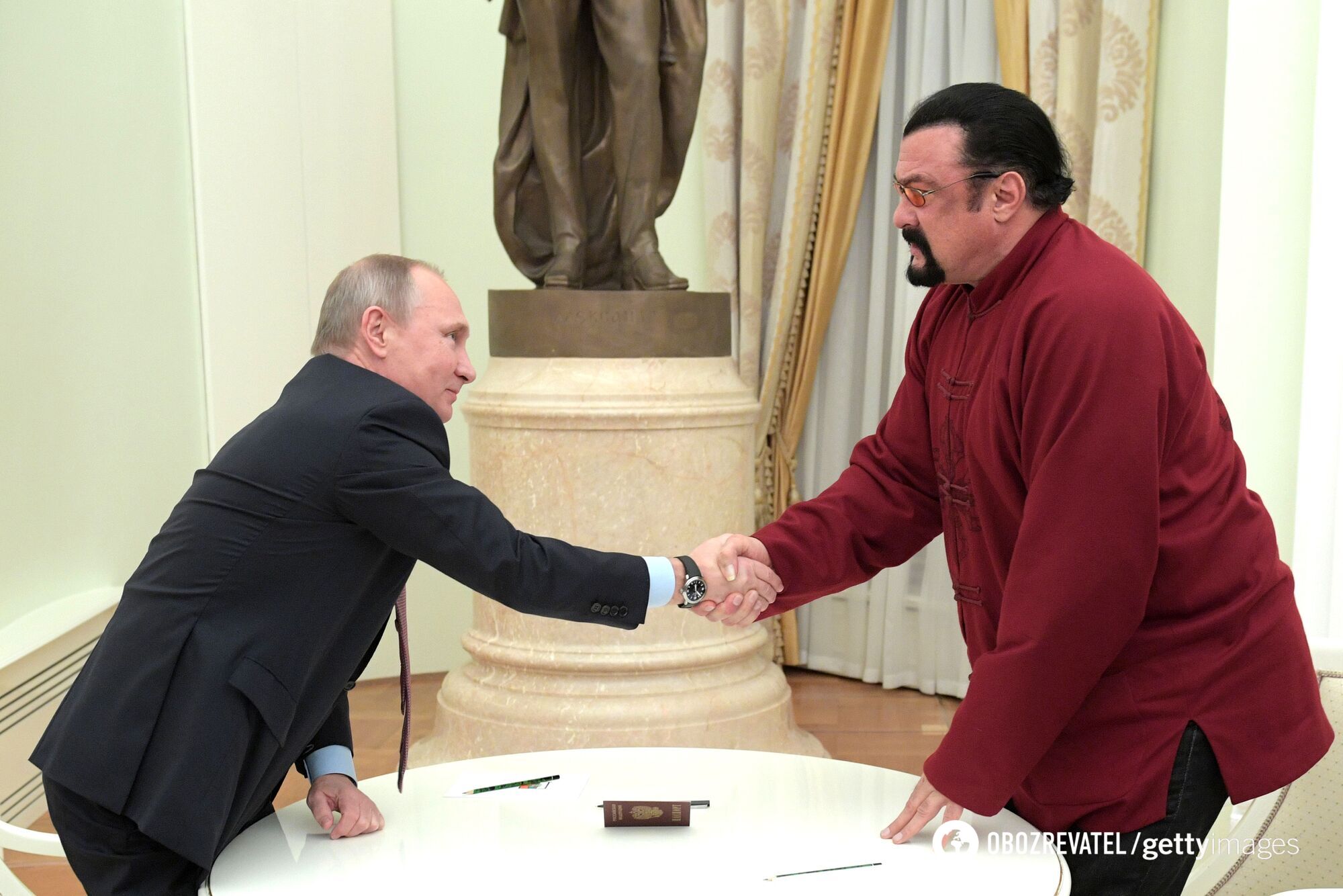 ''Ready to die with Putin'': Steven Seagal talks about the letter he sent to the dictator and calls Ukrainians ''Nazis''