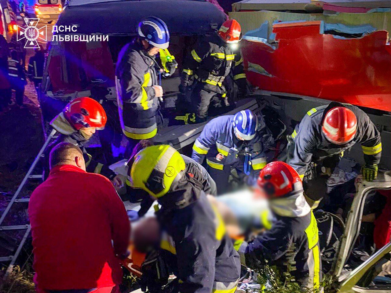 A large-scale accident involving a Warsaw – Odesa bus has occurred in the Lviv region: three people were killed and more than 30 injured. Photos and video