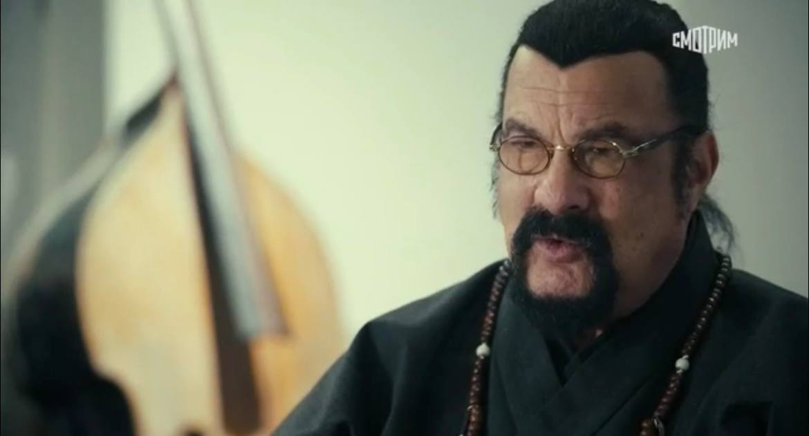 ''Ready to die with Putin'': Steven Seagal talks about the letter he sent to the dictator and calls Ukrainians ''Nazis''