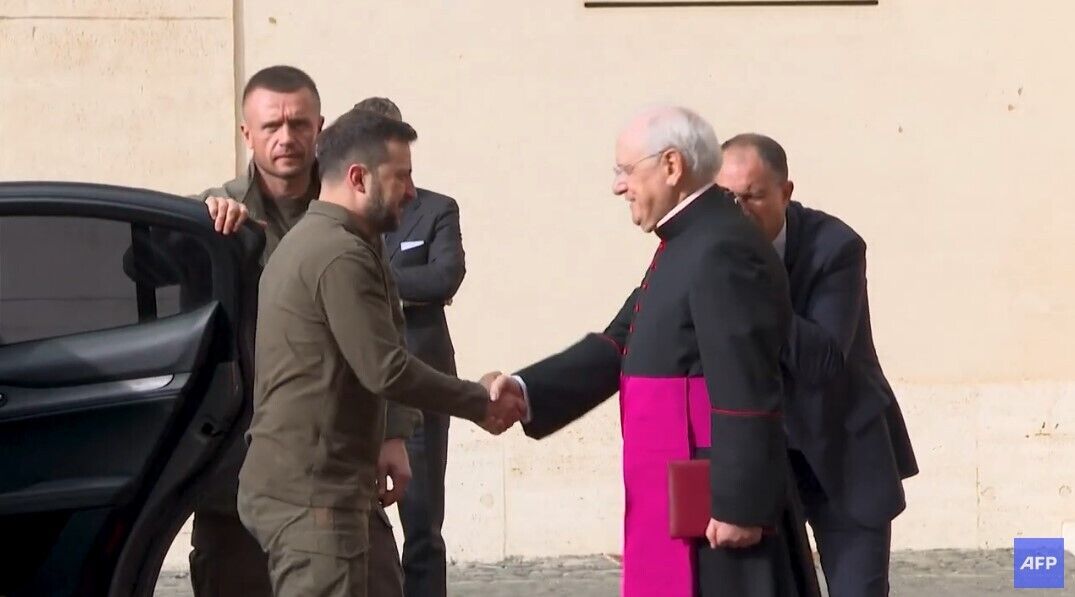 Zelenskyy arrived at the Vatican to meet with Pope Francis. Video