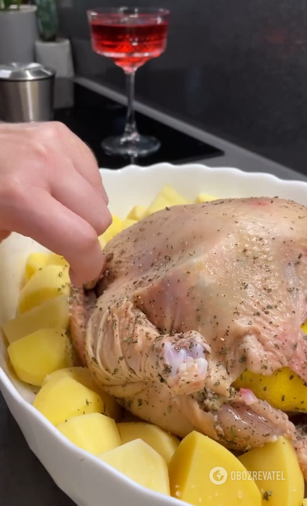 Never bake chicken without this ingredient: the meat will be very juicy with it