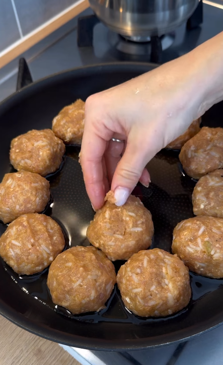 Better than ordinary cutlets: how to prepare juicy meatballs for lunch