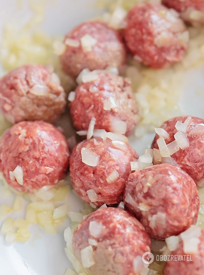 Meatballs with onions