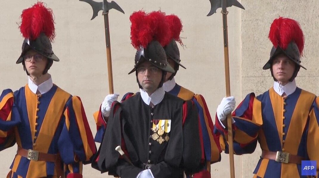 Zelenskyy arrived at the Vatican to meet with Pope Francis. Video