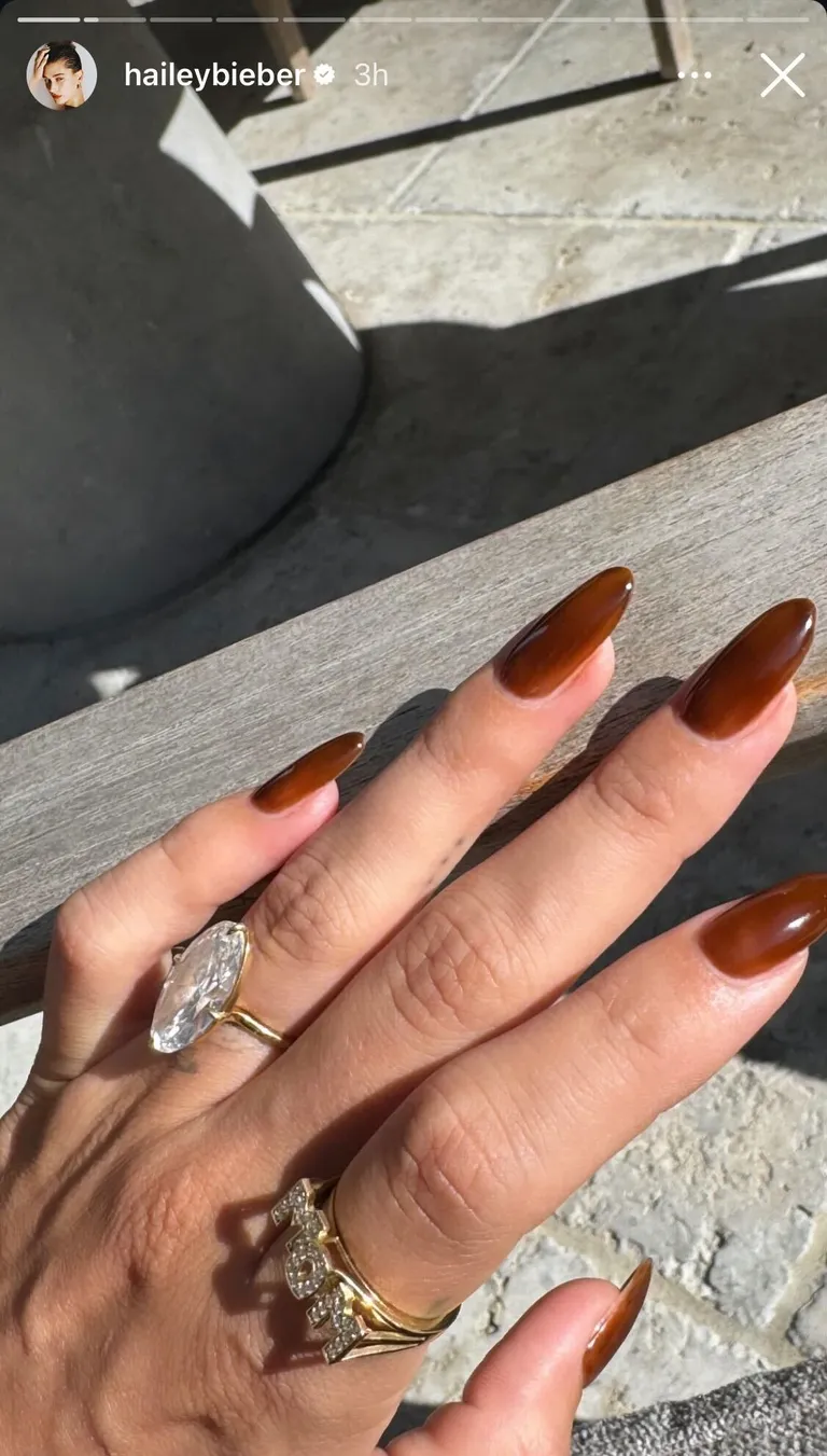 What manicure to do in the fall: Hailey Bieber has already shown the most trendy options