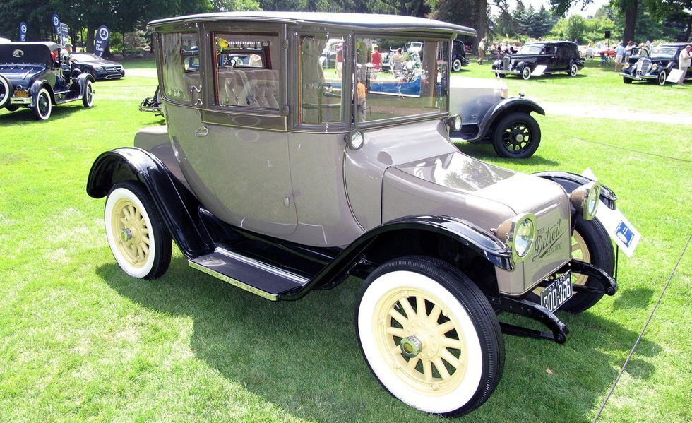 What the first electric cars in history looked like: they appeared before conventional cars. Photo