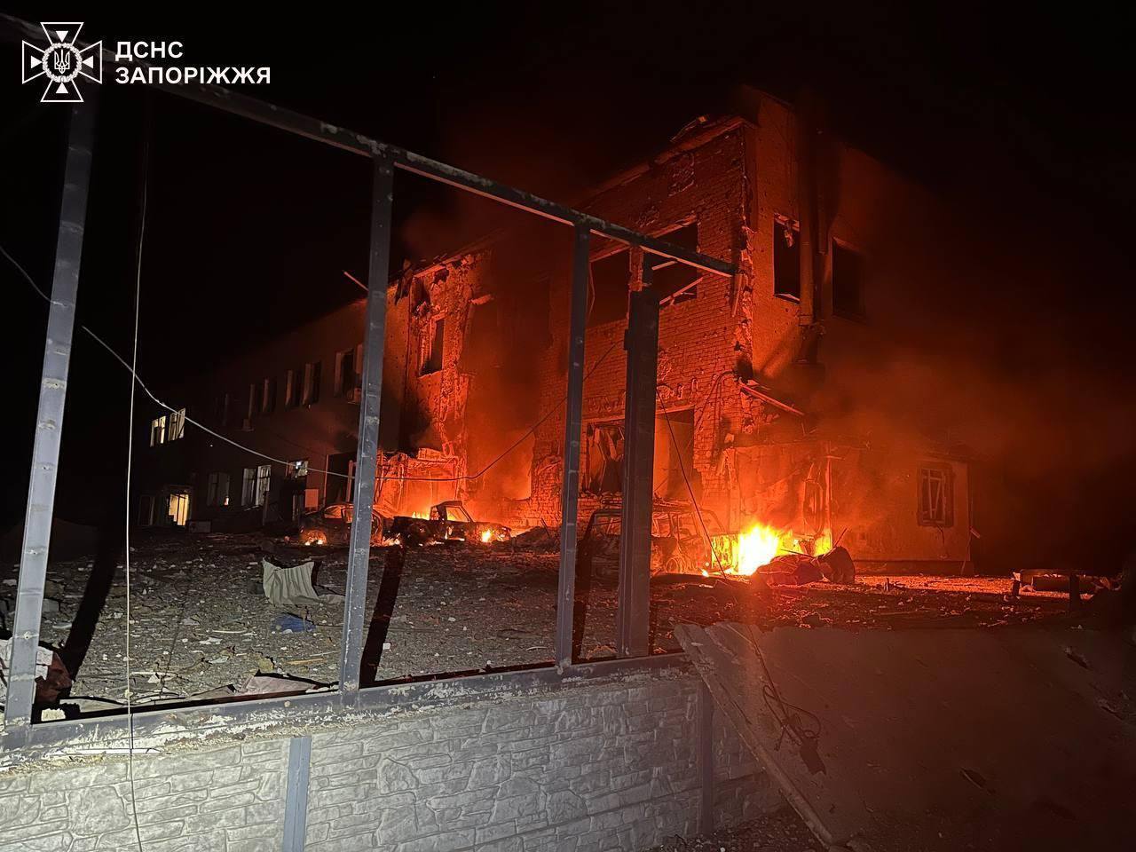 Russia targets an enterprise in Zaporizhzhia overnight: a number of private houses and production facilities damaged, there are wounded. Photo and video