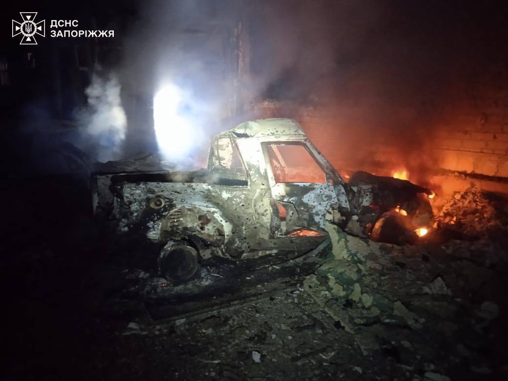 Russia targets an enterprise in Zaporizhzhia overnight: a number of private houses and production facilities damaged, there are wounded. Photo and video