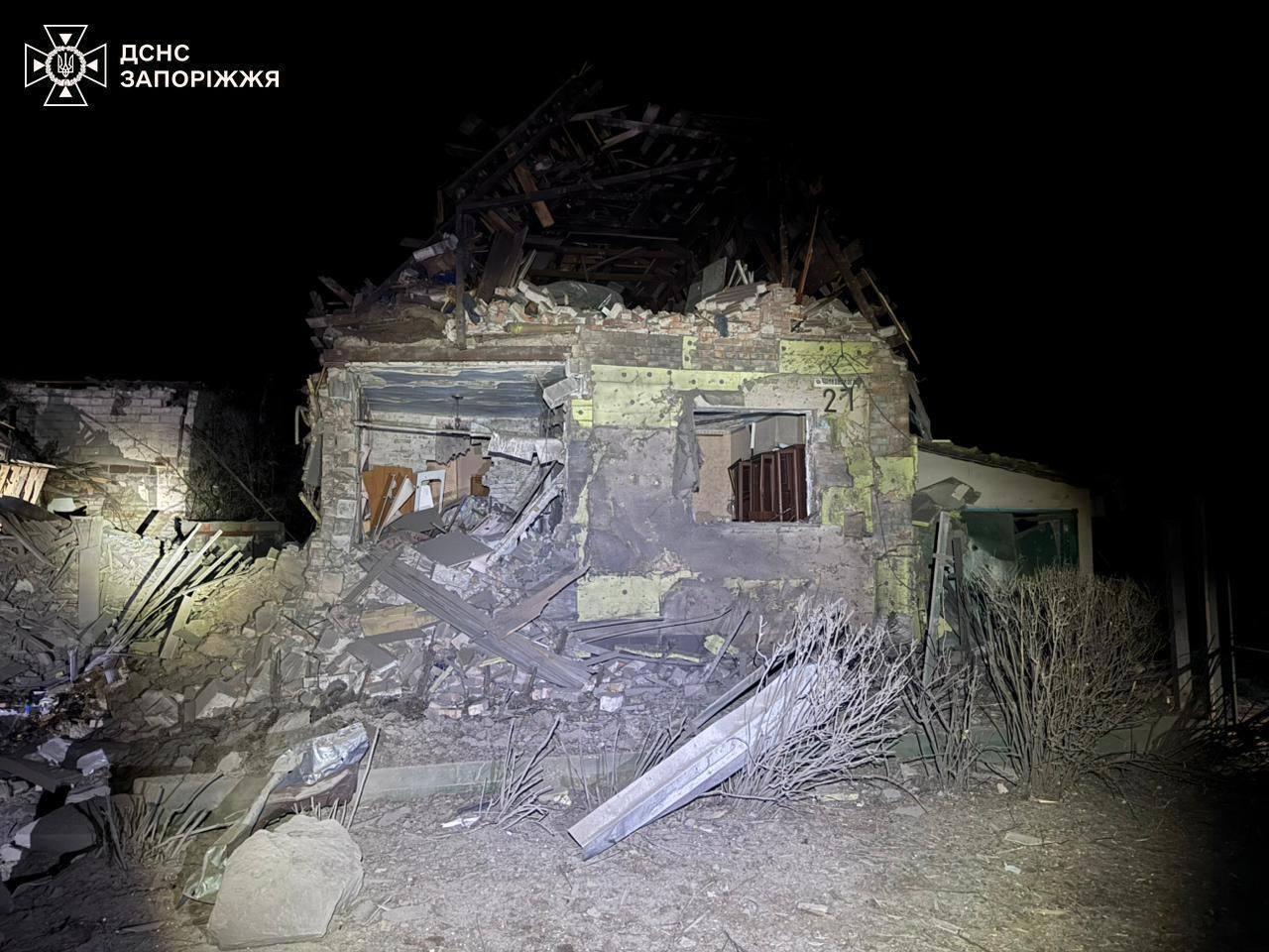 Russia targets an enterprise in Zaporizhzhia overnight: a number of private houses and production facilities damaged, there are wounded. Photo and video