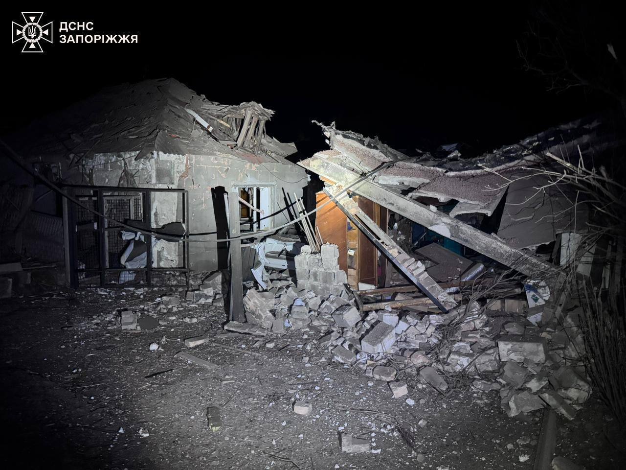 Russia targets an enterprise in Zaporizhzhia overnight: a number of private houses and production facilities damaged, there are wounded. Photo and video