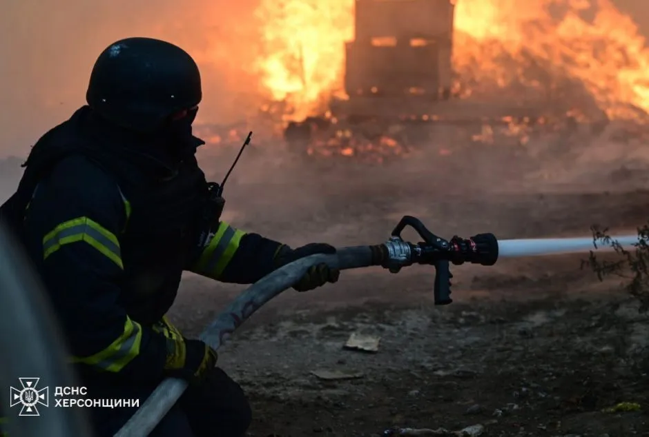 Fire breaks out in warehouse as Russia hits residential neighborhood in Kherson. Photo