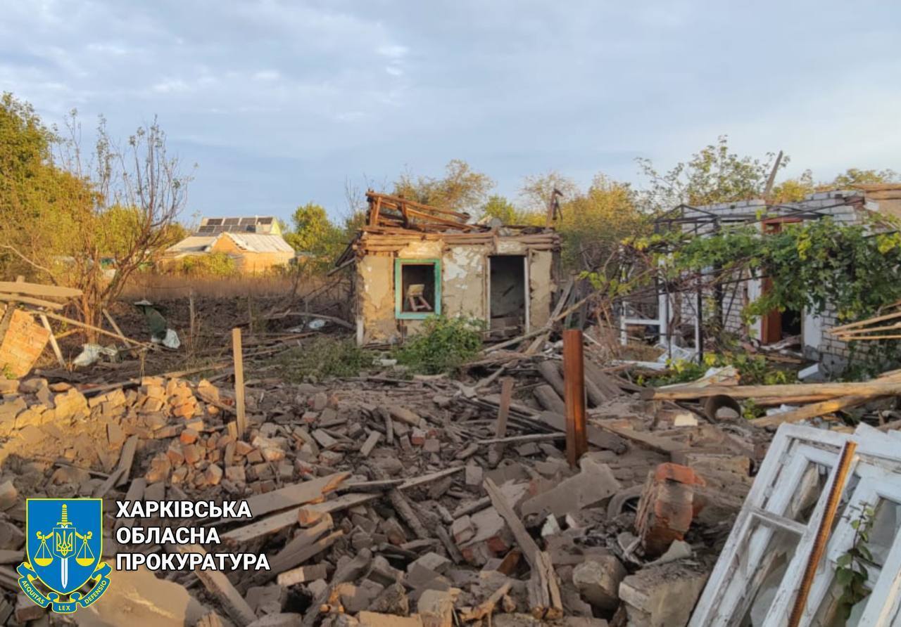 Russian troops shelled Kharkiv region: a man was wounded, private houses and shops were damaged. Photos