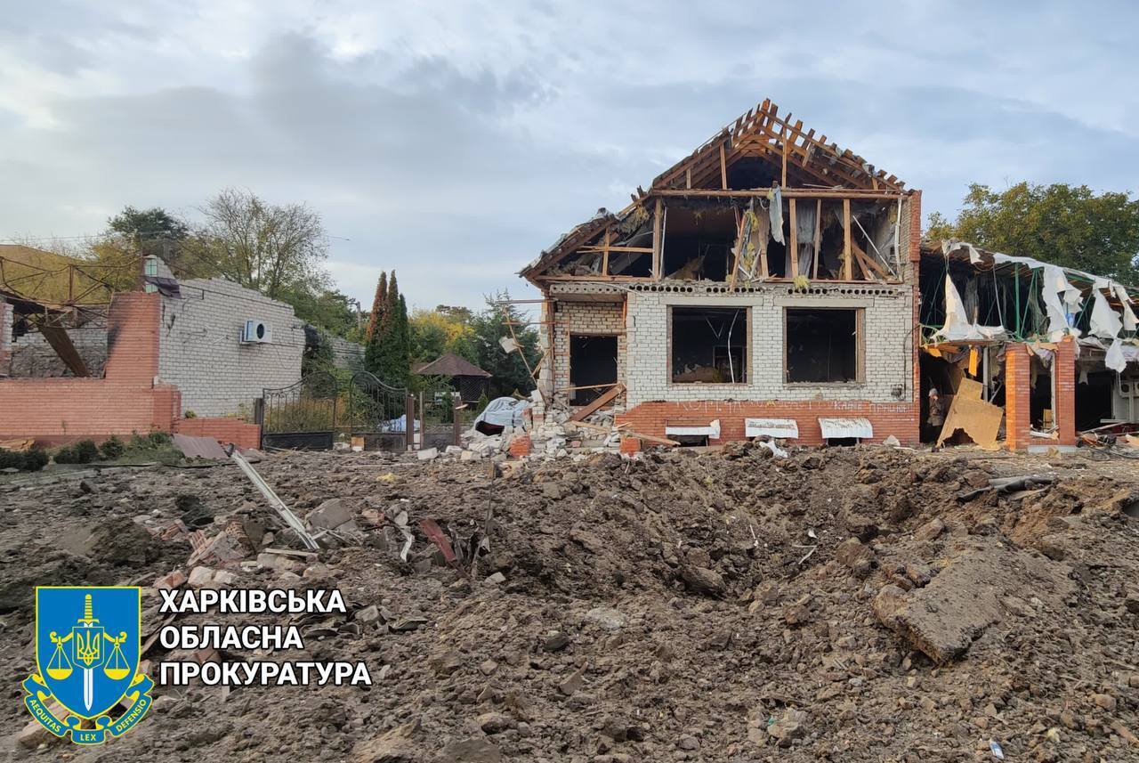 Russian troops shelled Kharkiv region: a man was wounded, private houses and shops were damaged. Photos