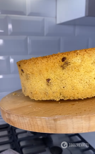 Vanilla sponge cake with just three eggs: a successful recipe