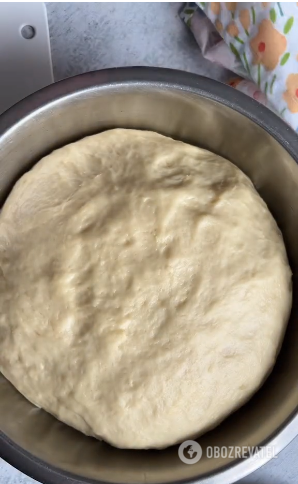 Fluffy bagels with apples: how to make a good dough