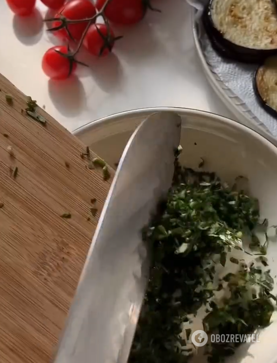 Delicious eggplant appetizer with cheese and tomatoes: it takes minutes to prepare