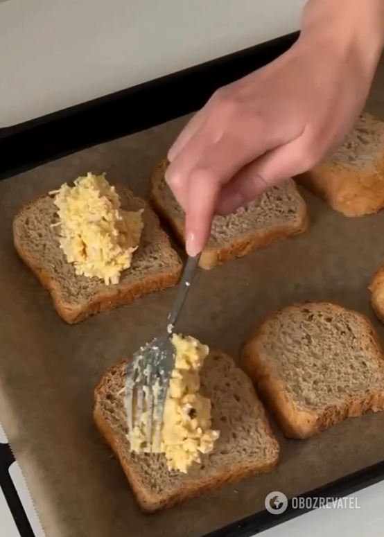 Not just sandwiches: how to make original toast with cheese and meat for breakfast