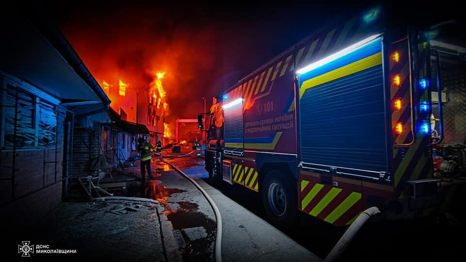 The occupiers fired missiles at Mykolaiv, fires broke out: a woman died and 16 people were injured. Photos