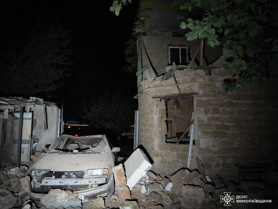 The occupiers fired missiles at Mykolaiv, fires broke out: a woman died and 16 people were injured. Photos