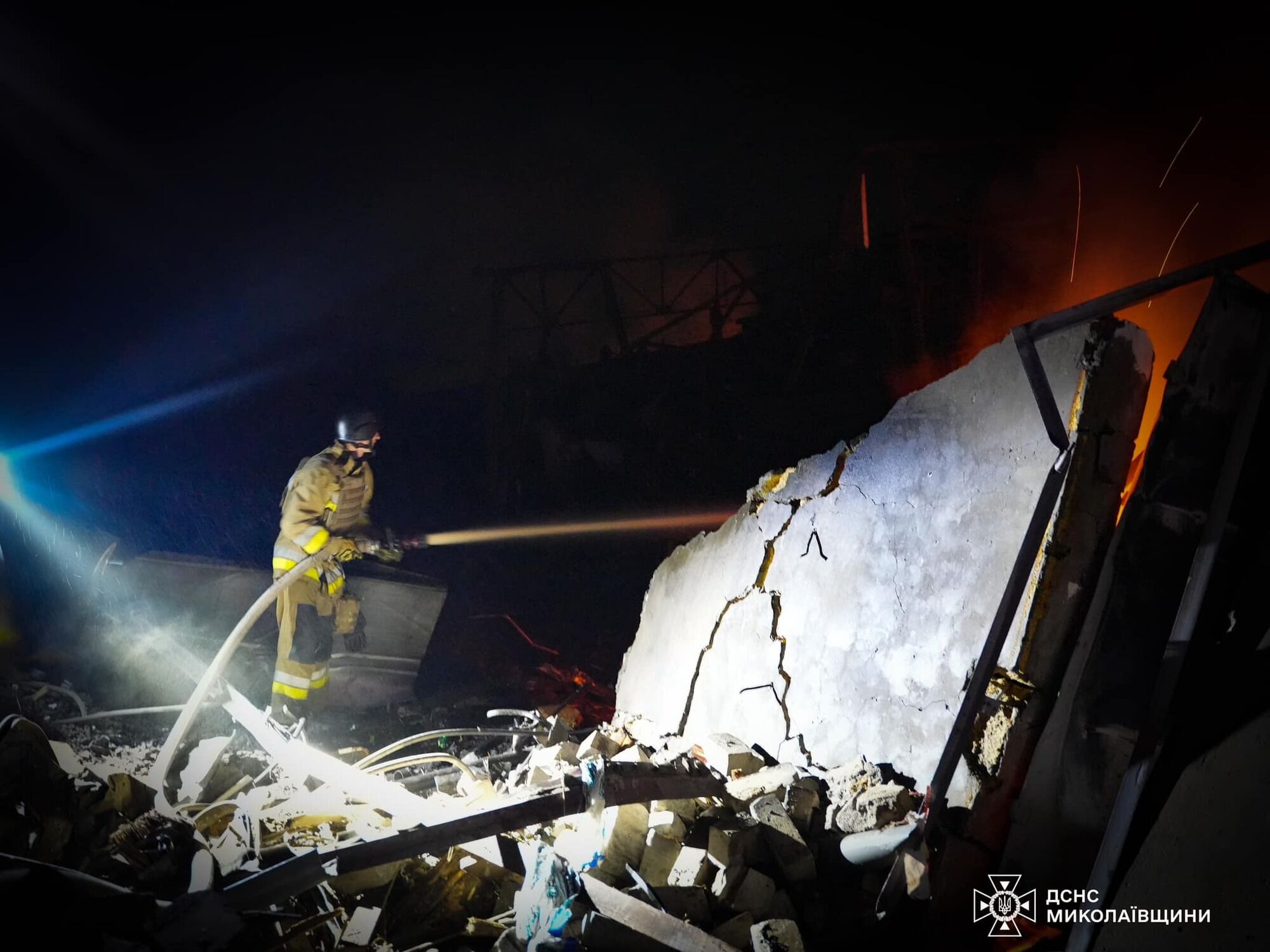 The occupiers fired missiles at Mykolaiv, fires broke out: a woman died and 16 people were injured. Photos