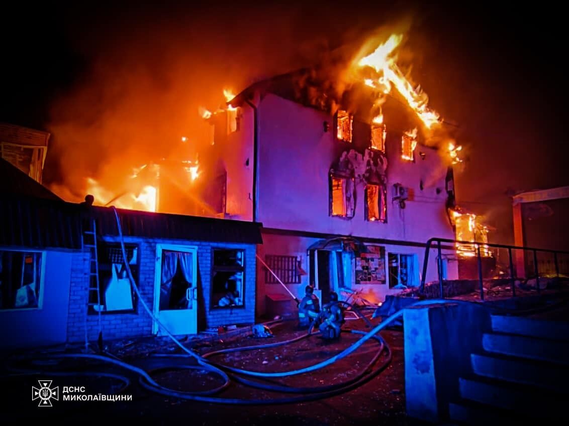 The occupiers fired missiles at Mykolaiv, fires broke out: a woman died and 16 people were injured. Photos