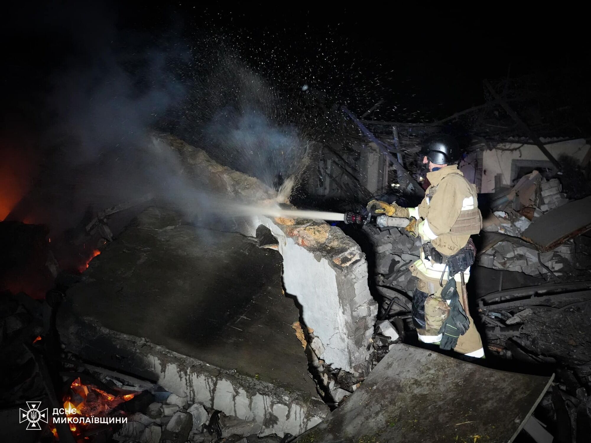 The occupiers fired missiles at Mykolaiv, fires broke out: a woman died and 16 people were injured. Photos