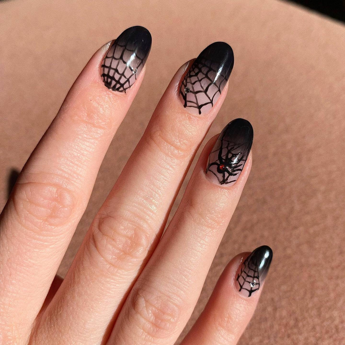 Autumn manicure for Halloween 2024: spooky ideas that will make your blood run cold. Photo